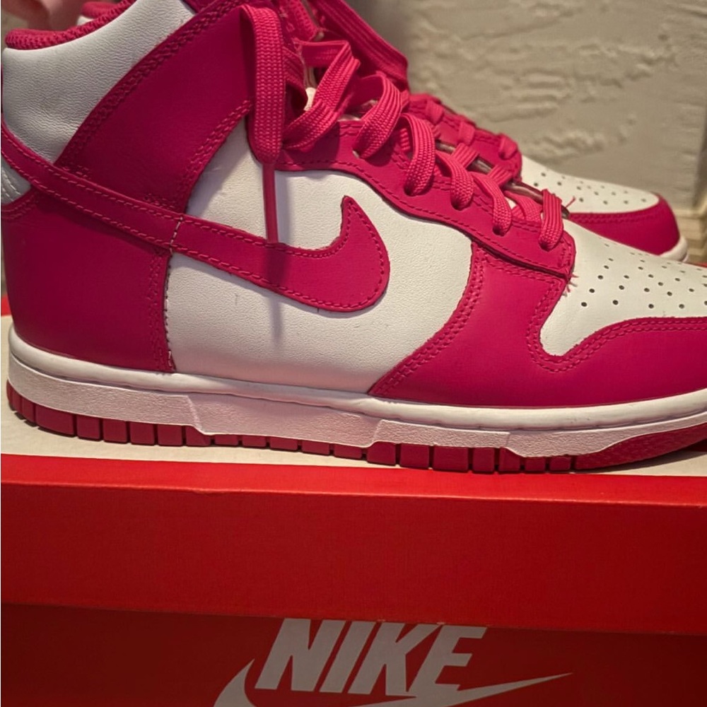 Nike Women's “ pink prime”